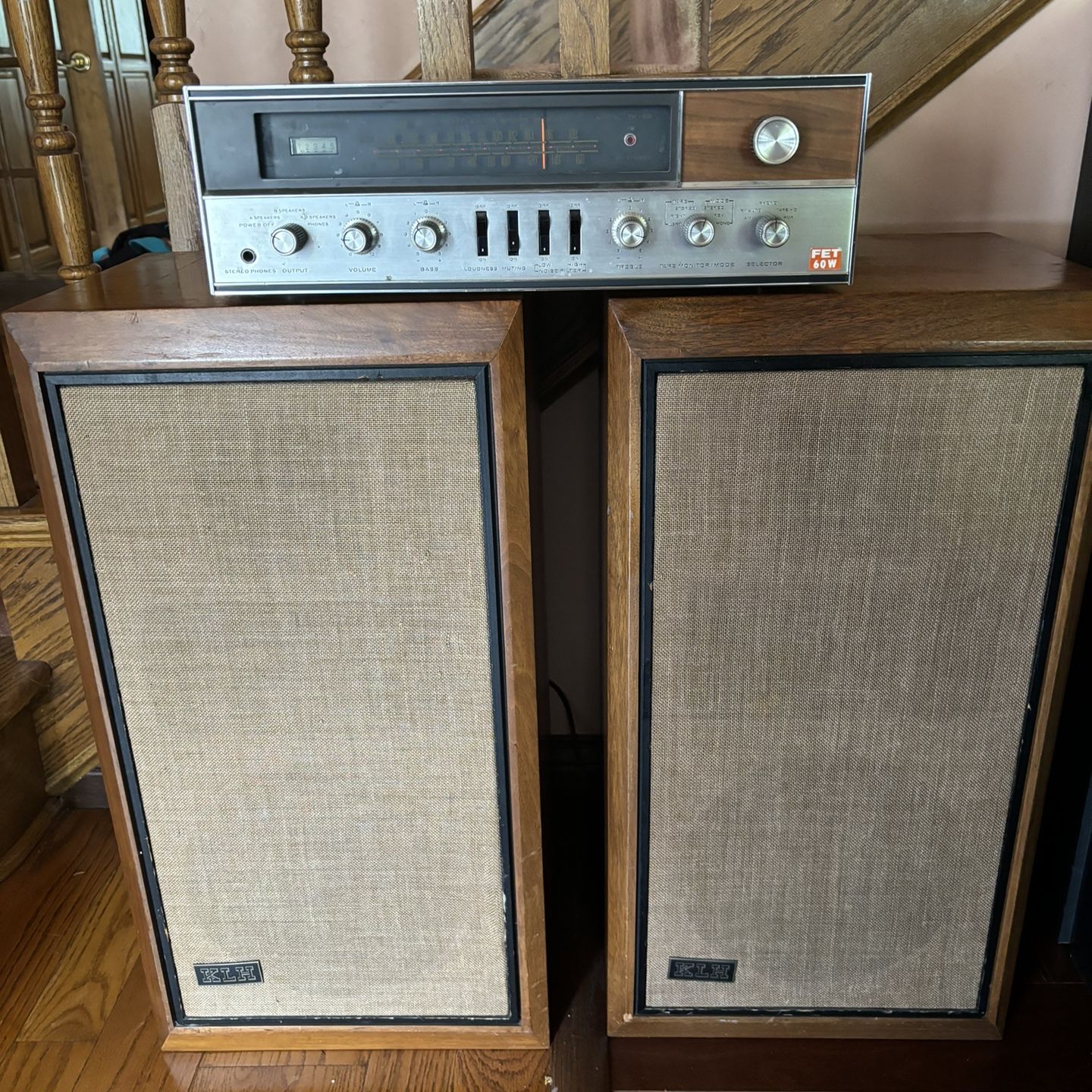 2 KLH Series 5 Vintage Walnut Speakers. Kenwood Receiver