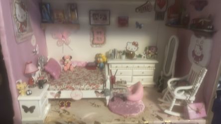 Minature pink girls bedroom