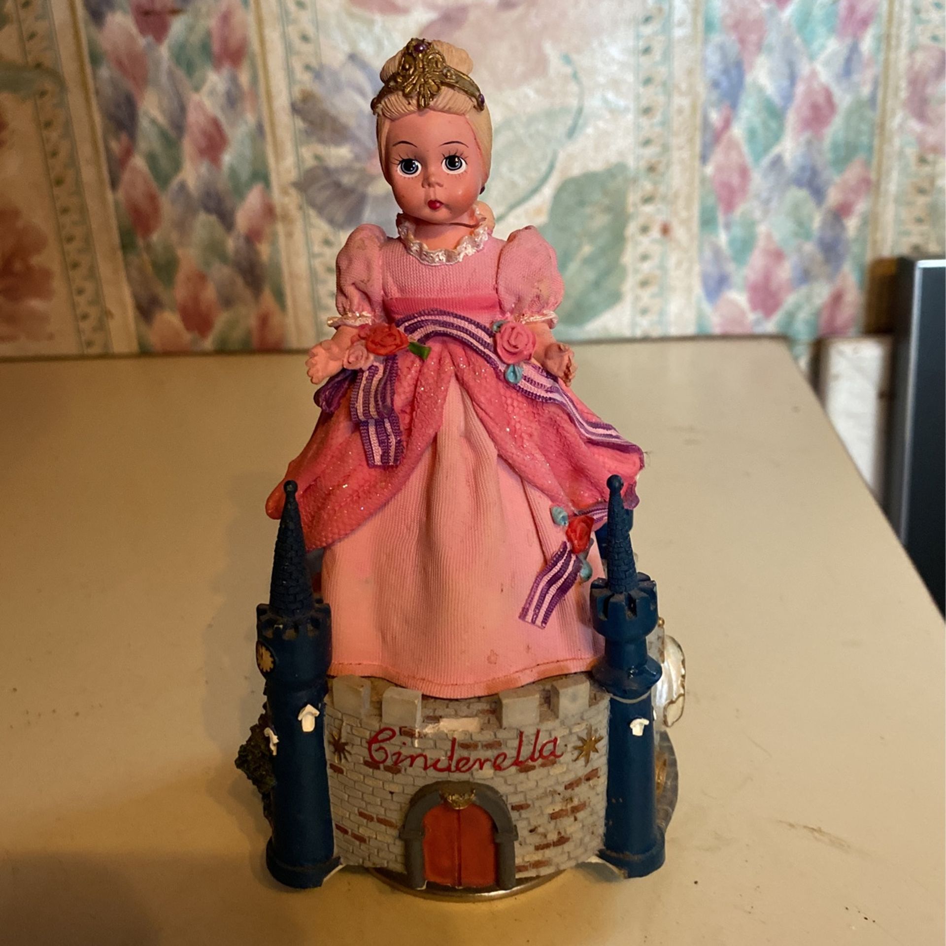 Madame Alexander Cinderella Musical Doll 7 Inches