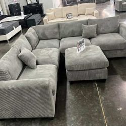 New Gray Sectional Couch With Ottoman / Free Delivery