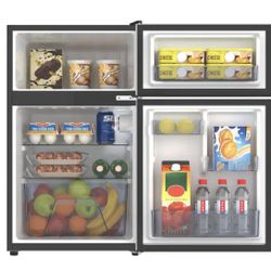 Magic Chef, Mini Refrigerator in Stainless Steel with Freezer, Silver