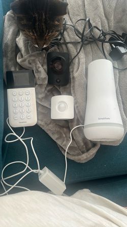 Original SimpliSafe Home Security System – Base Station, Keypad, Motion Sensor & Camera