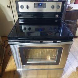 Excellent Working Whirlpool Glass Top Stove With Dual Function Self-cleaning Oven In Great Condition 