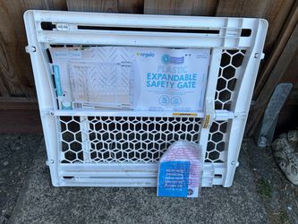 Brand New Baby or Pet Doorway Gate