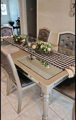 Dining set with a mirrored table and six chairs.