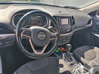 2015 Jeep cherokee.