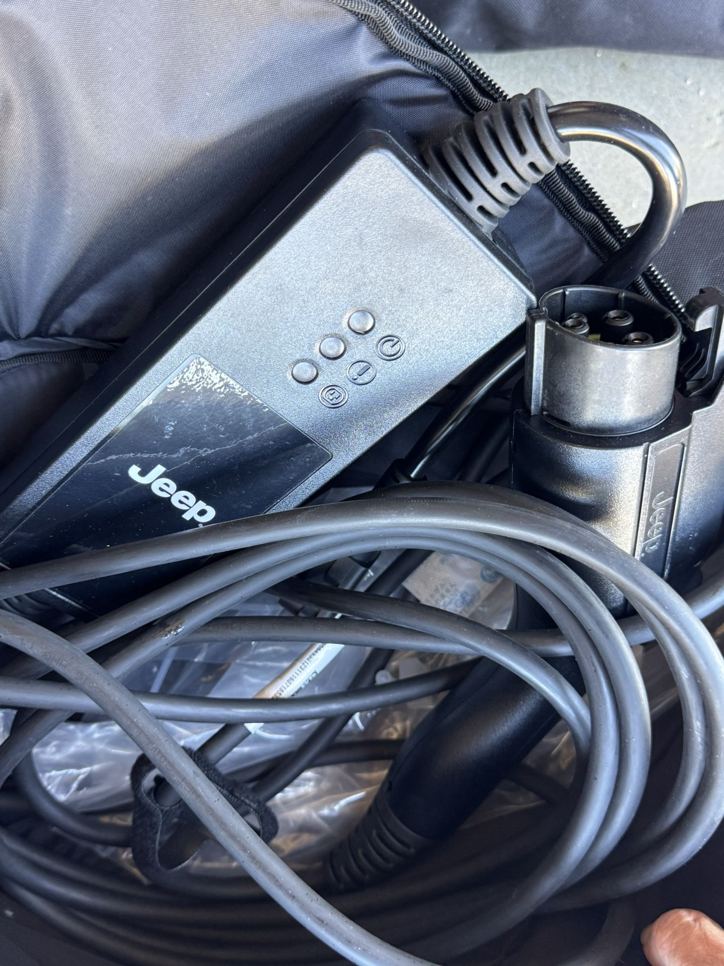 Jeep Cherokee 4XE Hybrid Charger