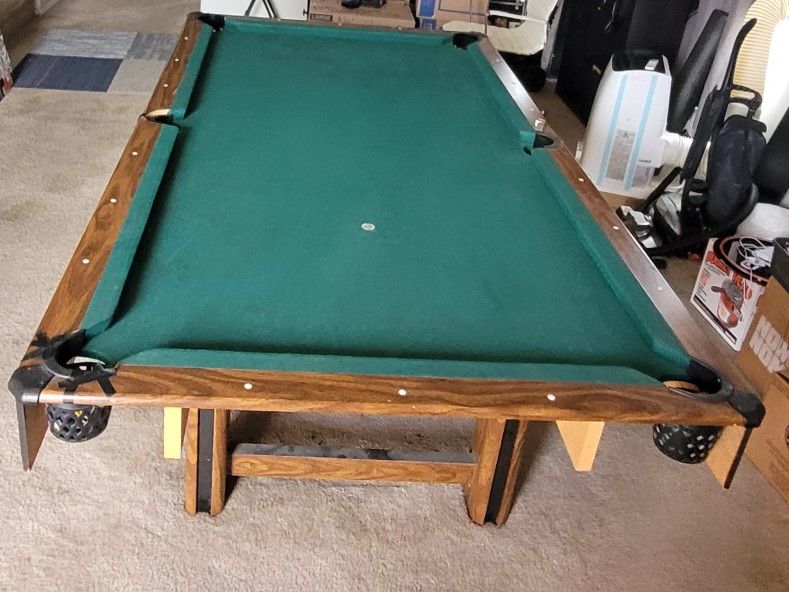 8' Slate Pool Table (with Pool Cues and Set Of Balls) 