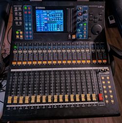 Yamaha LS9-16 Mixer