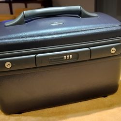 Vintage Mid Century Royal Blue Samsonite Train Case,  Era 1960.  See Details