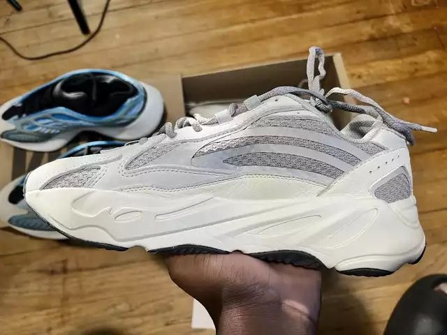 Yeezy Adidas 700 static 