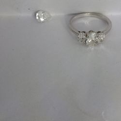 14k White gold 3 oval LGDs Ring