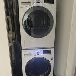 LG WashTower Laundry Center - Washer & Dryer