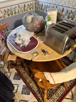 Leaf table 3 chairs