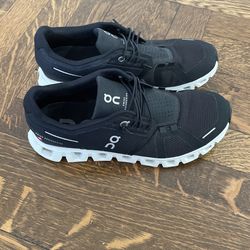 On Cloud Running Shoes 7.5