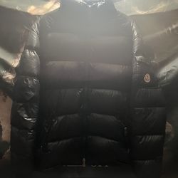 Moncler No Hood Size Small/medium