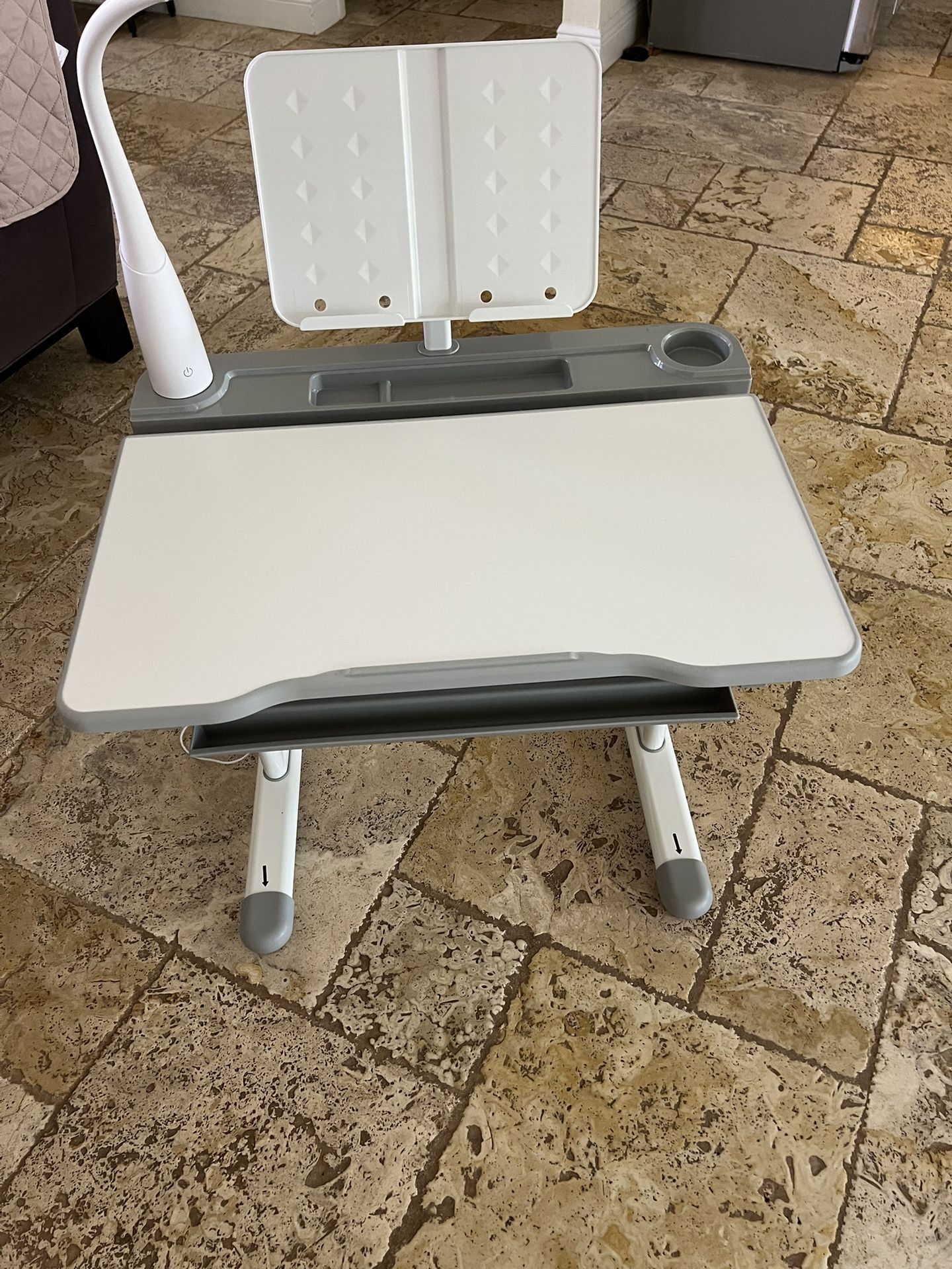 Kids desk Adjustable Height