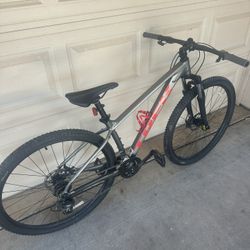 Trek Marlin 4 gen 2 Medium 29er ready to ride no issues like new mountain bike
