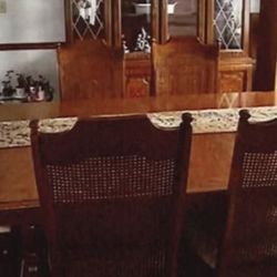 vintage mid-century modern broyhill dining room table with matching chairs, likely 1970s-80s
