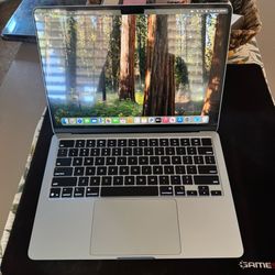 2025 Apple MacBook Air 13”