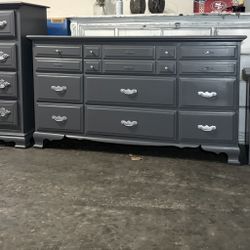 Dresser set
