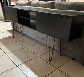Black Slim Pro Tv Stand   ( fits up to  82 inch tv)