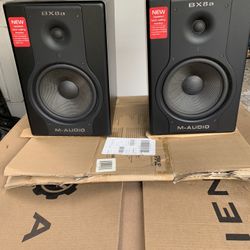 M-AUDIO  BX 8a