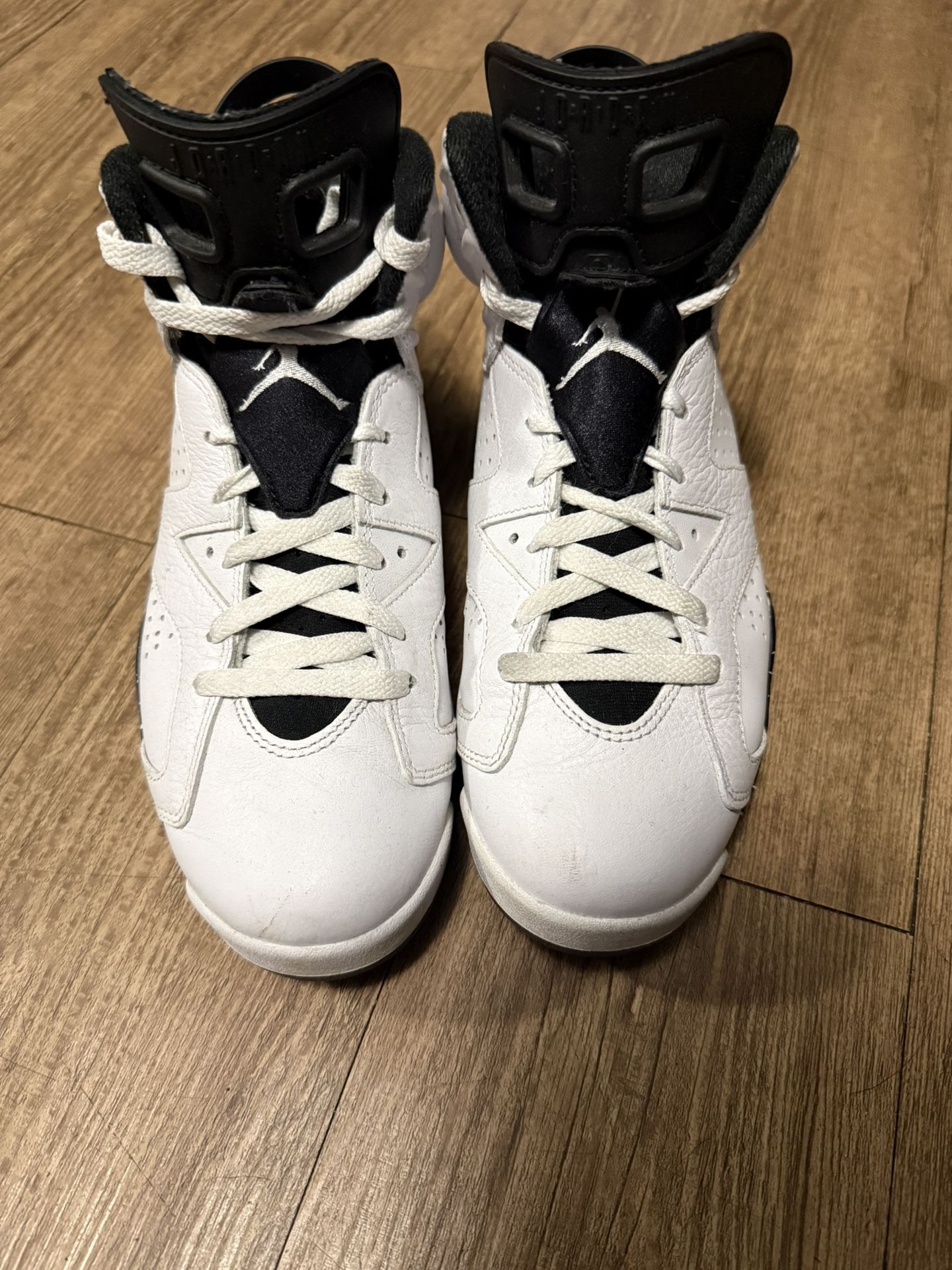 White Retros Jordan