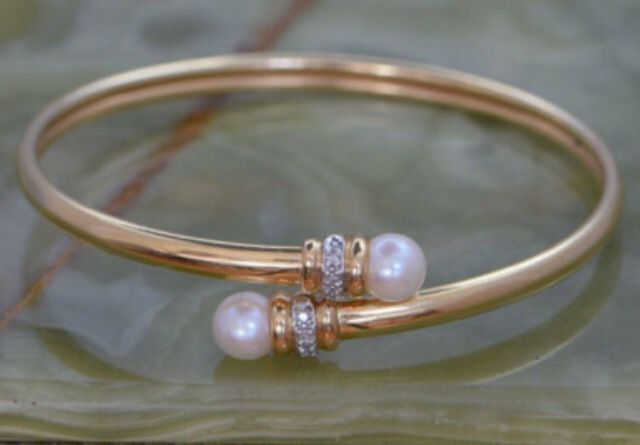 14kt Gold Bracelet Open With Pearl Ends And Diamond Accent