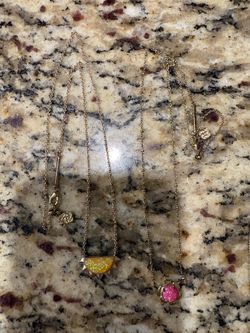 Short Kendra Scott Necklace