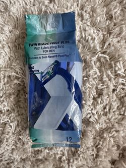 12  Disposable Razors New Never Opened