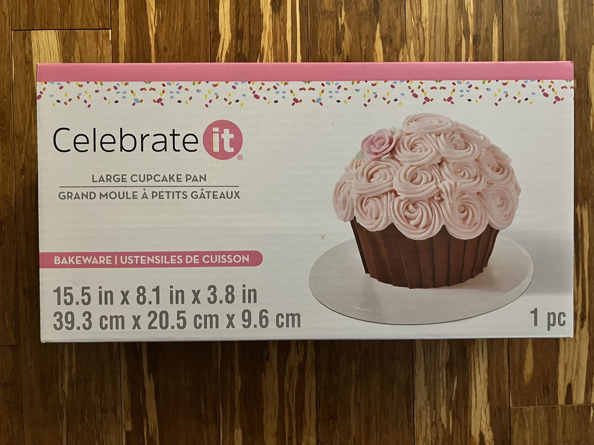 NEW Celebrate It Large Cupcake Pan Bakeware Cake Baking