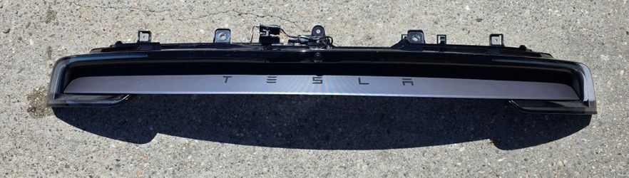 2025 2026 TESLA MODEL Y LIFTGATE TAIL GATE LAMP TILL LIGHT