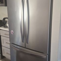 Whirlpool Refrigerator 3 Doors $300