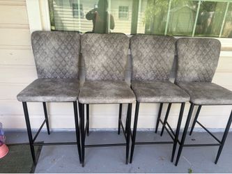 Bar stools (4 stools)