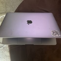 2017 MacBook Pro Two Thunderbolt i5