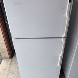 White Hotpoint Refrigerator And Freezer