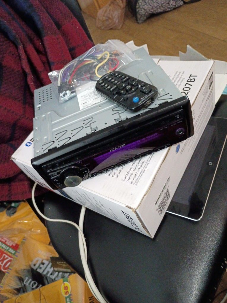 Kenwood Radio Kdc 152 With Remote