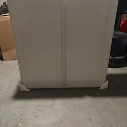 Brand new 42x42 Shaker Style Cabinets