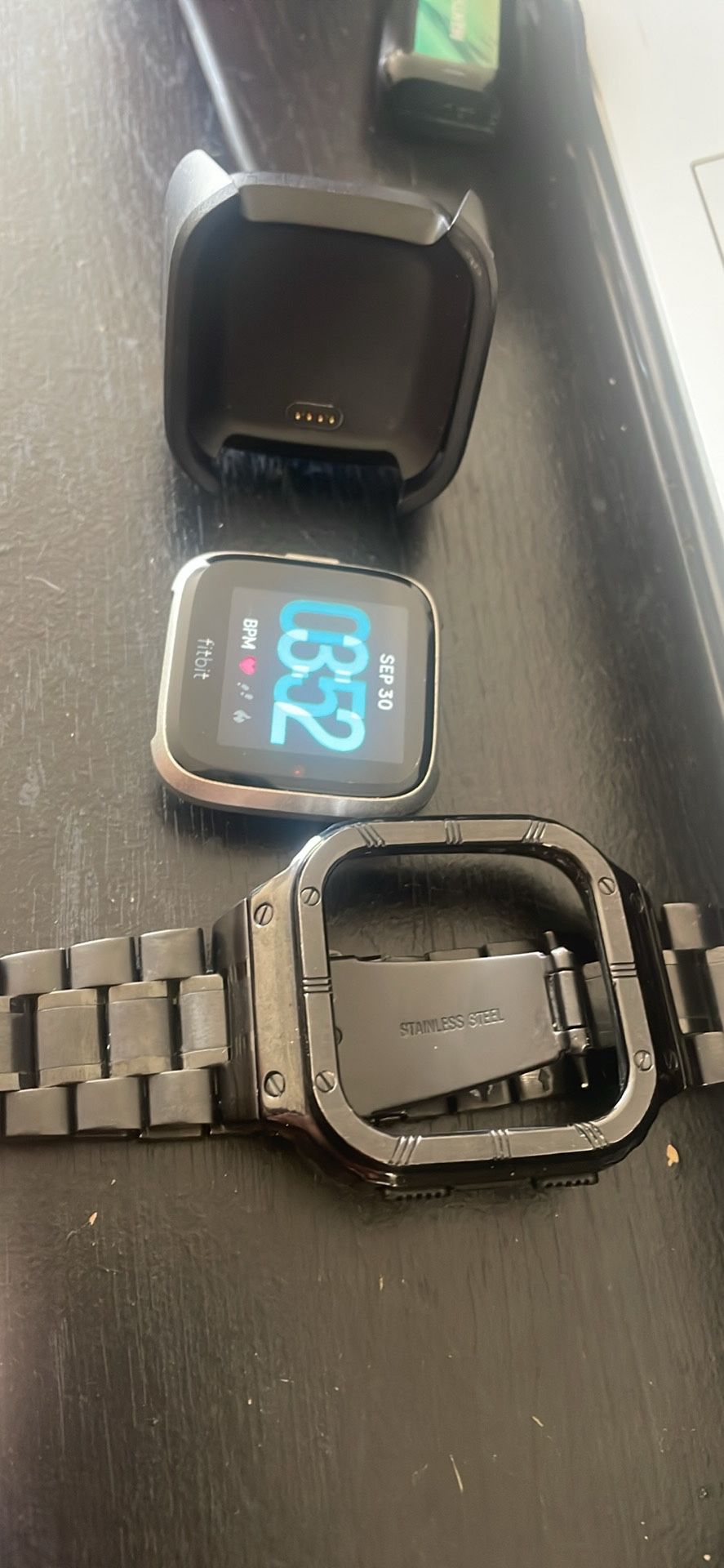 Fitbit Versa Smart Watch/ Fitness Tracker