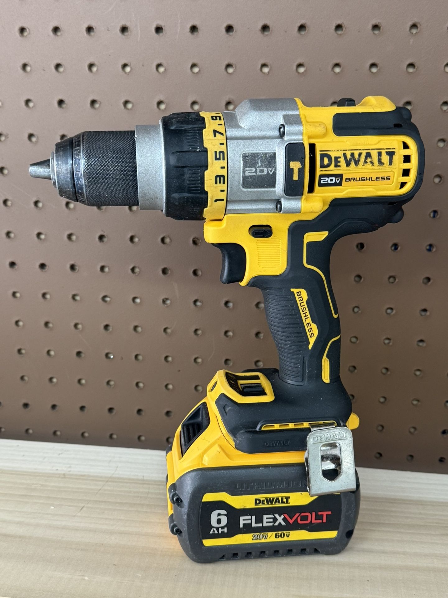 DeWalt DCD999 20V FlexVolt Advantage 1/2" Hammer Drill 3-Speed w/ 6Ah Battery