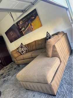 * Like New * Ashley Furniture 2pc Modular sectional sofa ( Free Delivery )