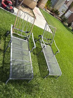 Metal lounge beds and cushions