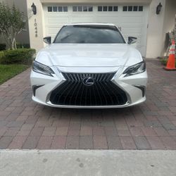 2022 Lexus ES 300h