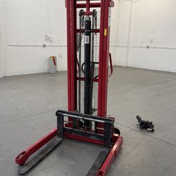 Manual forklift