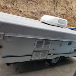 2004 COLEMAN POP UP CAMPING TRAILER