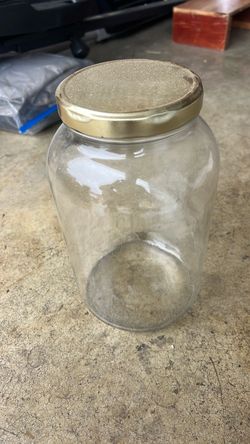 Gallon jar with lid