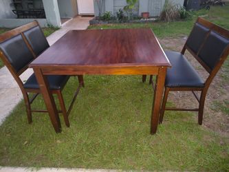 Dining table in good condition like new