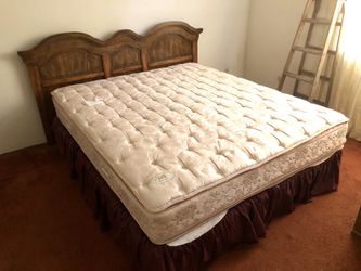 HEADBOARD NOT INCLUDED King Sized Bed Mattress Box Springs Super Clean