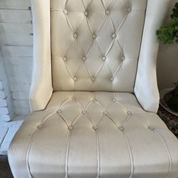 Tufted Chair 